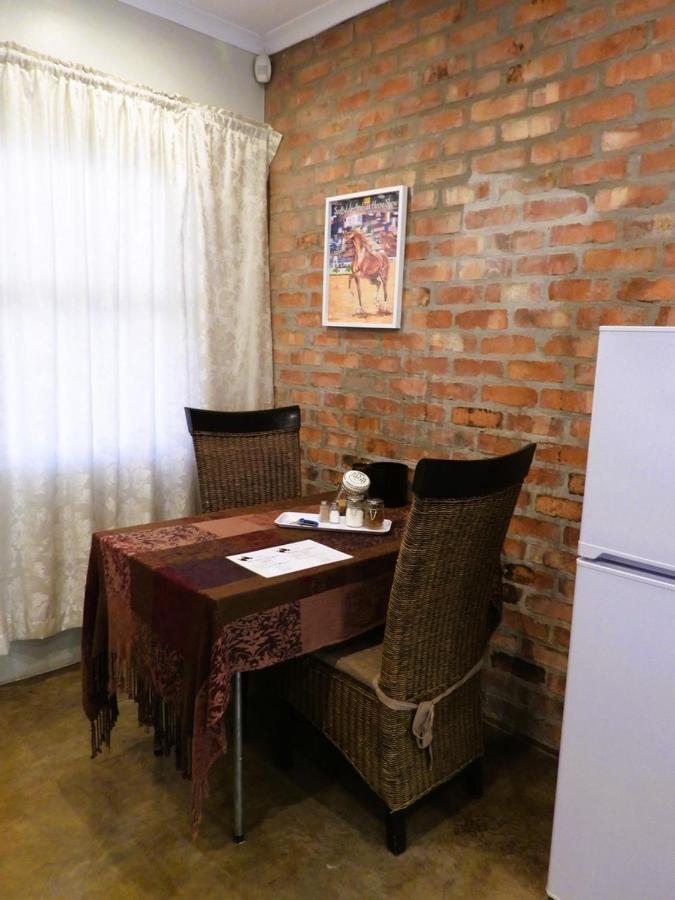 Maretlwane Guesthouse Бъфелспуурт Екстериор снимка
